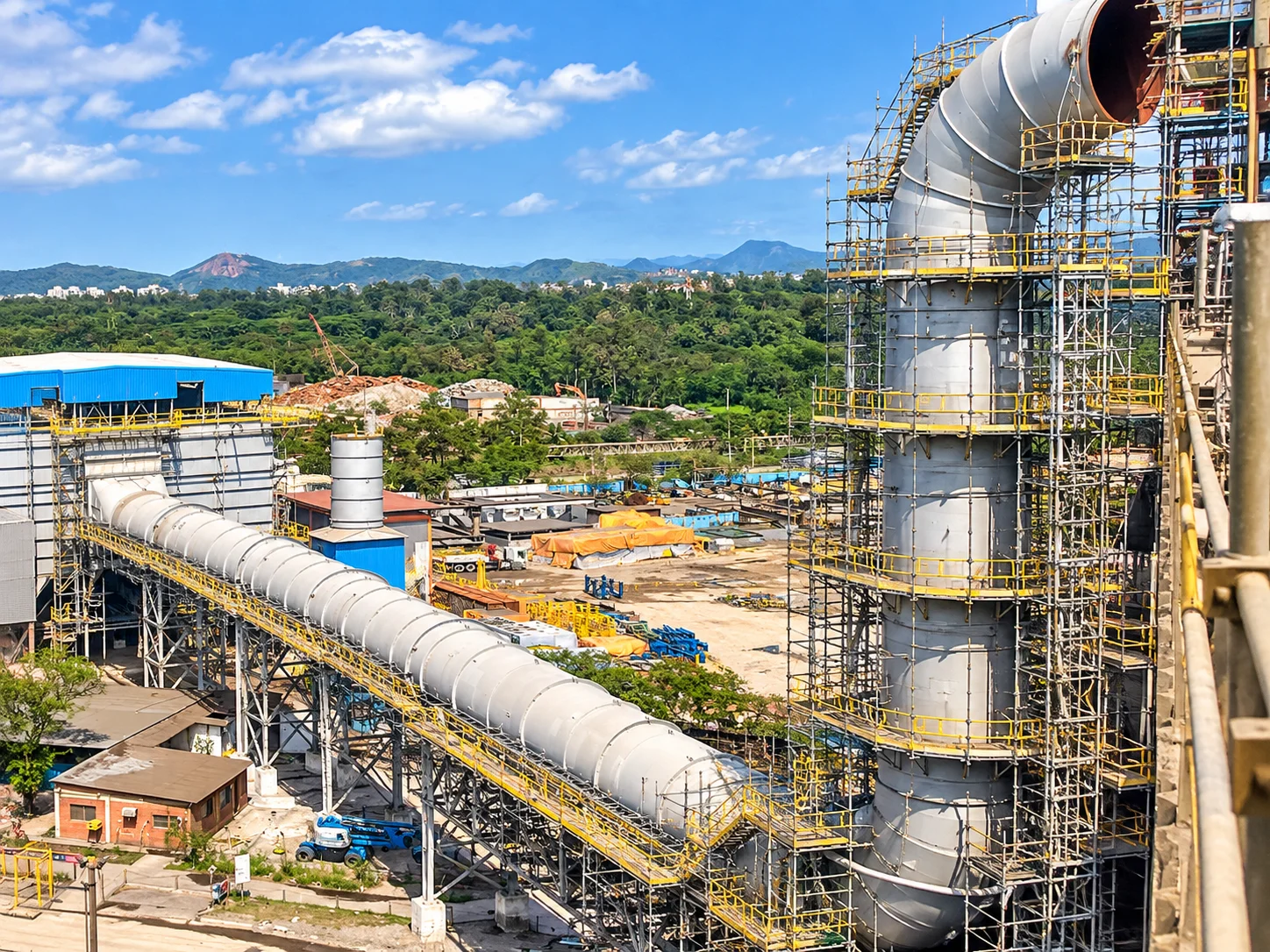 Locação de andaime tubular industrial